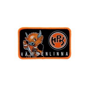 haalarimerkki Hotsi-maskotin kuvalla ja HPK-logolla. Alareunassa Hämeenlinna-teksti